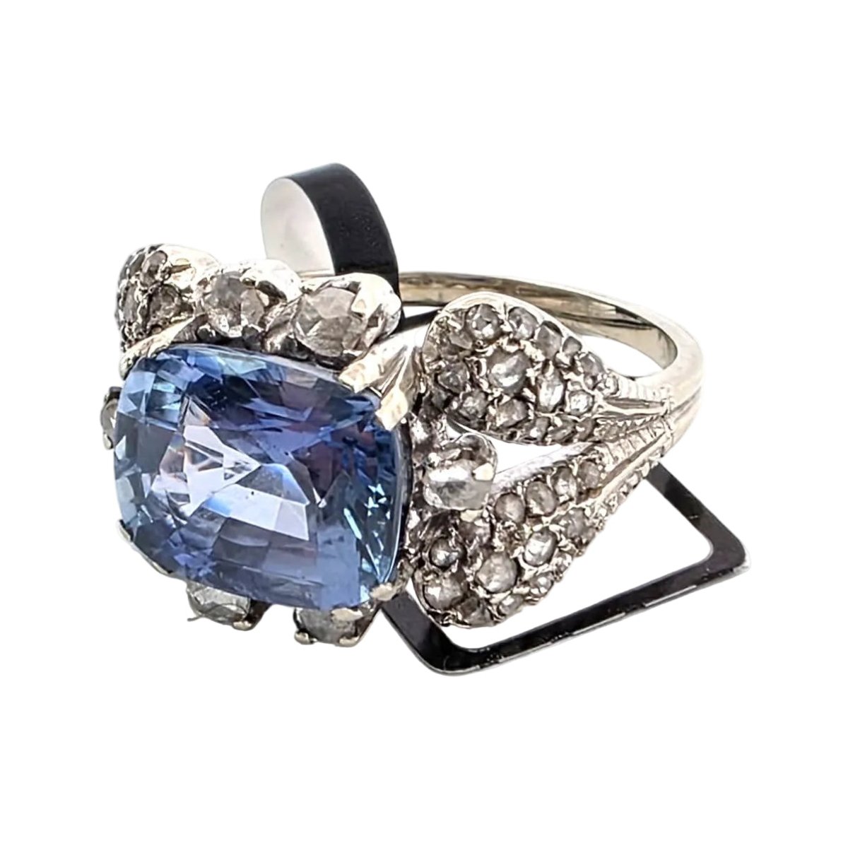 Bague en or blanc, saphir et diamants - Castafiore