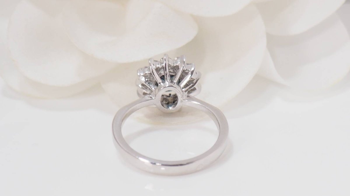 Bague en or blanc, saphir et diamants - Castafiore