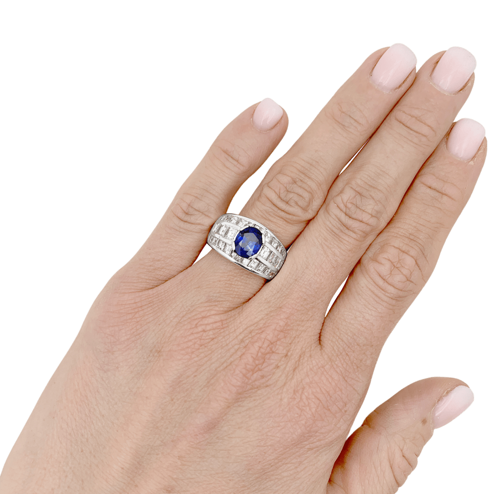 Bague en or blanc, saphir et diamants - Castafiore