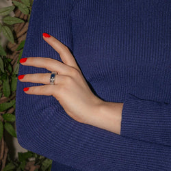 Bague en or blanc, saphir et diamants - Castafiore