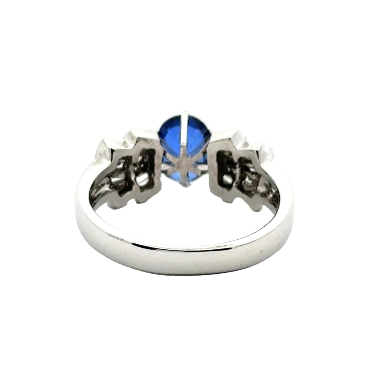 Bague en or blanc, saphir et diamants - Castafiore