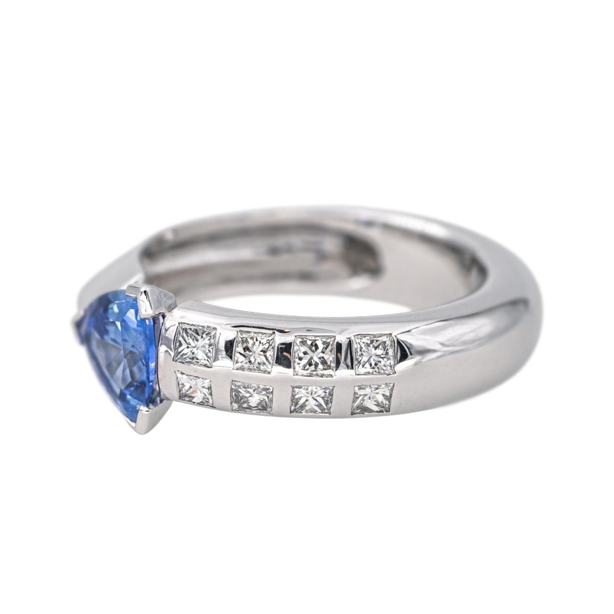 Bague en or blanc, saphir et diamants - Castafiore