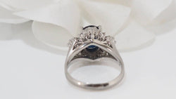 Bague en or blanc, saphir ovale et diamants - Castafiore