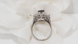 Bague en or blanc, saphir ovale et diamants - Castafiore