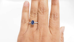Bague en or blanc, saphir ovale et diamants - Castafiore