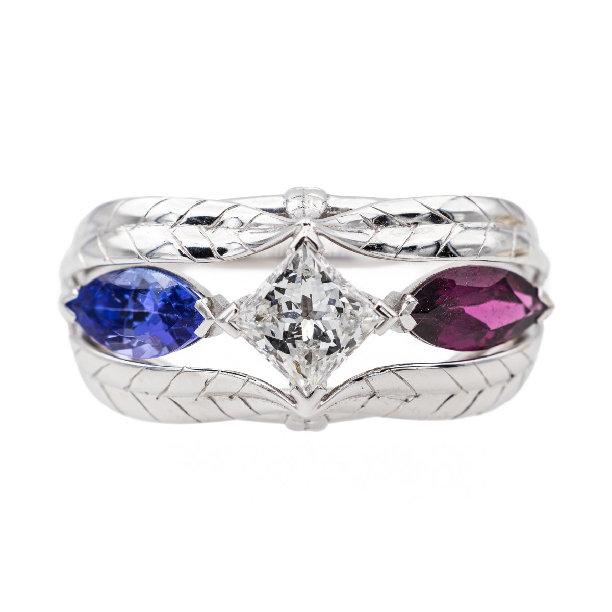 Bague en or blanc, tanzanite, grenat et diamant - Castafiore