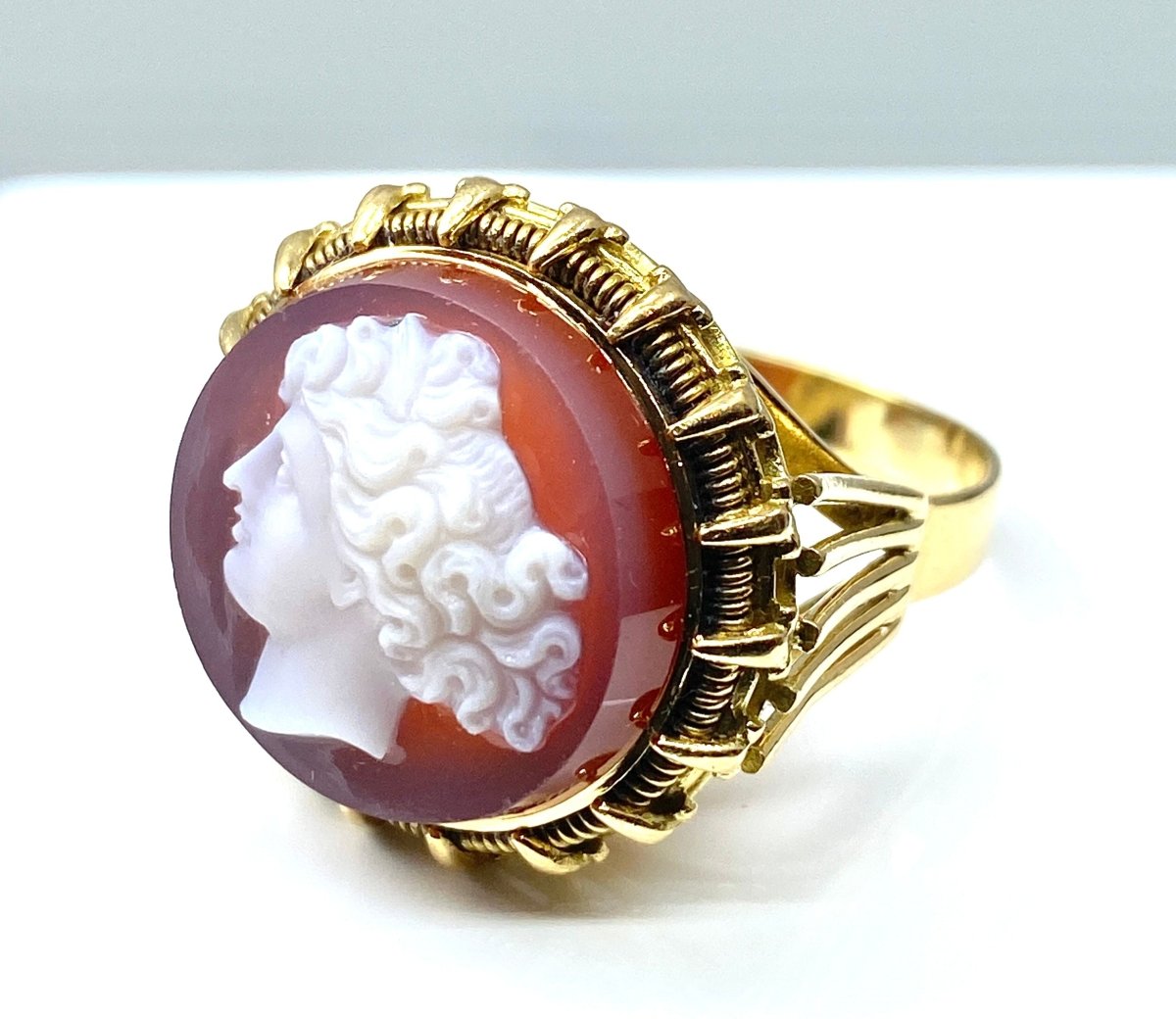 Bague en or et camée sur agate, époque Napoléon III - Castafiore