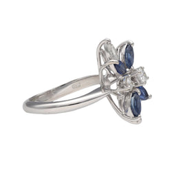 Bague en or gris 18 Cts avec saphirs navettes et diamants brillants vers 1970. Taille 53. - Castafiore