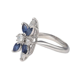 Bague en or gris 18 Cts avec saphirs navettes et diamants brillants vers 1970. Taille 53. - Castafiore