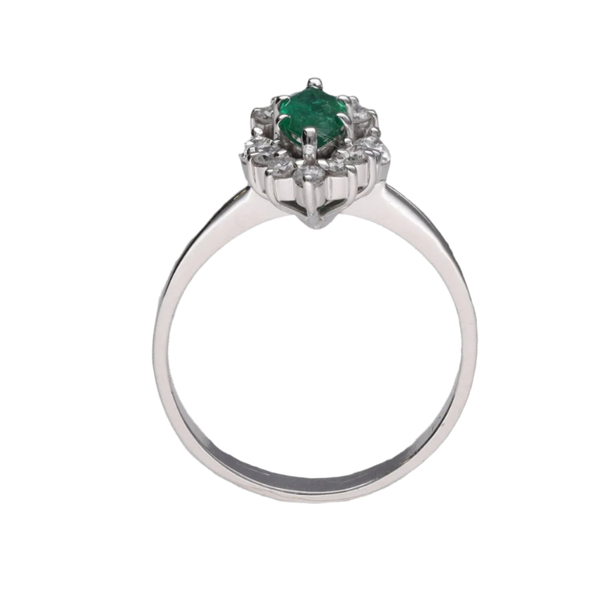 Bague en or gris 18k avec emeraude marquise et diamants brillants vers 2000. Taille 53. - Castafiore