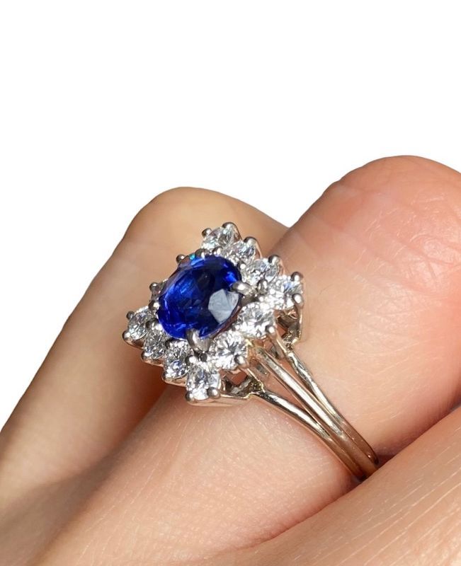 Bague, en Or Gris 18k, platine, saphir et diamants