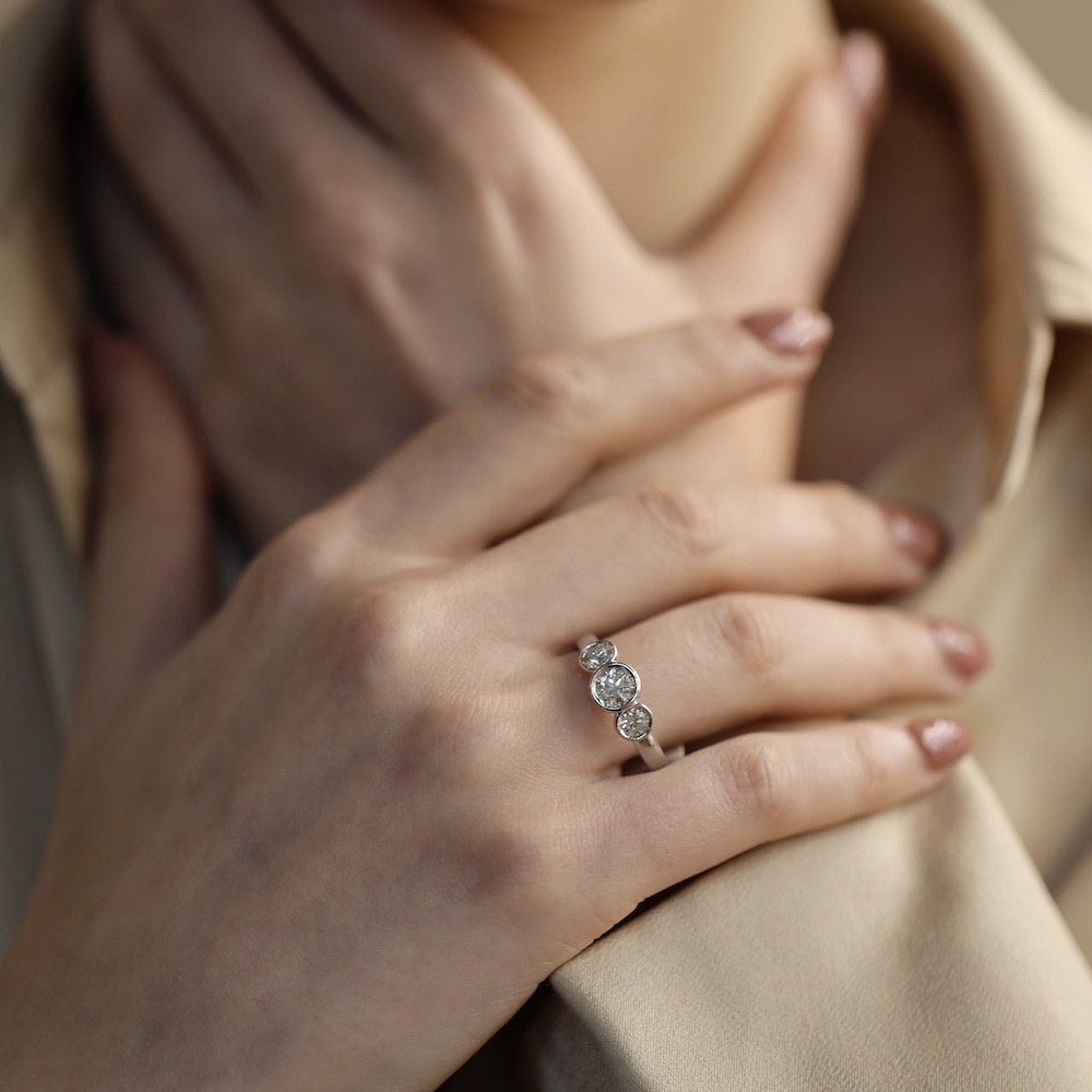 Bague en or gris et diamants - Castafiore
