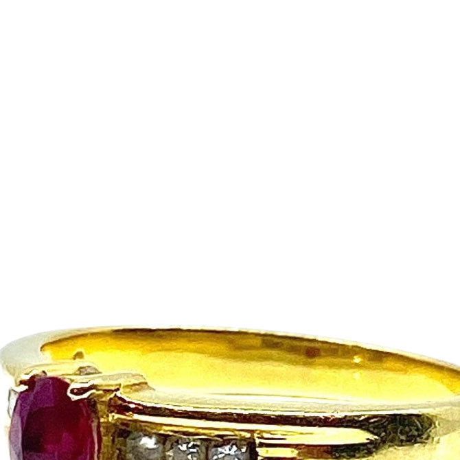 Bague en or jaune 18 carats en rubis et diamants - Castafiore