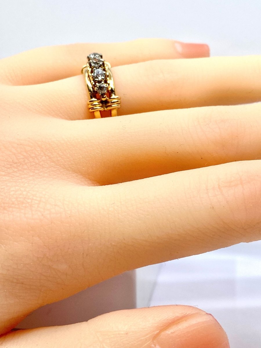 Bague en or jaune 18 carats et 5 diamants - Castafiore