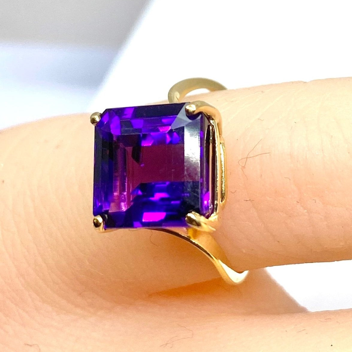 Bague en or jaune 18 carats et améthyste - Castafiore