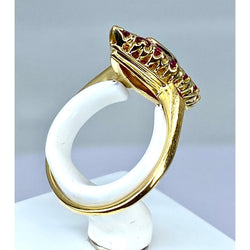 Bague en or jaune 18 carats pavée de rubis. - Castafiore