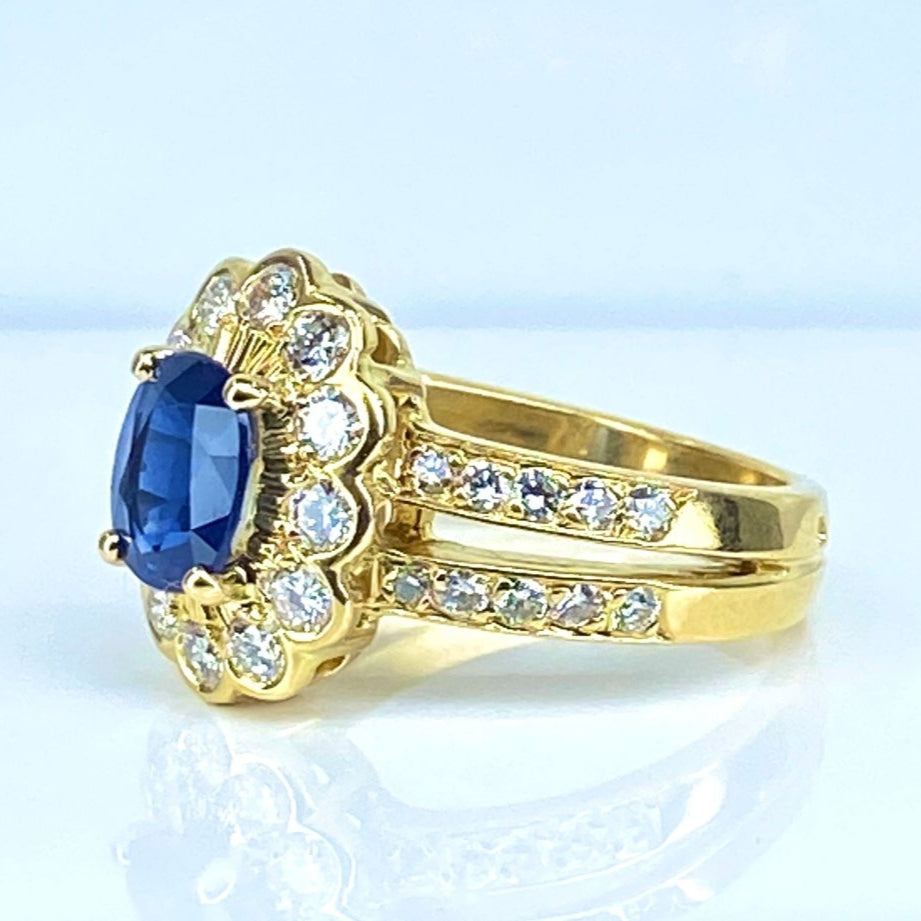 Bague en or jaune 18 carats, saphir et diamants - Castafiore