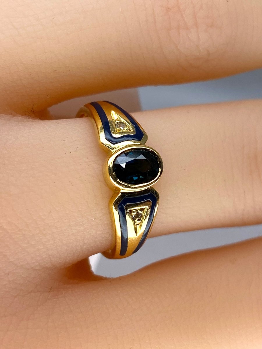 Bague en or jaune 18 carats, saphir,diamants et émail - Castafiore