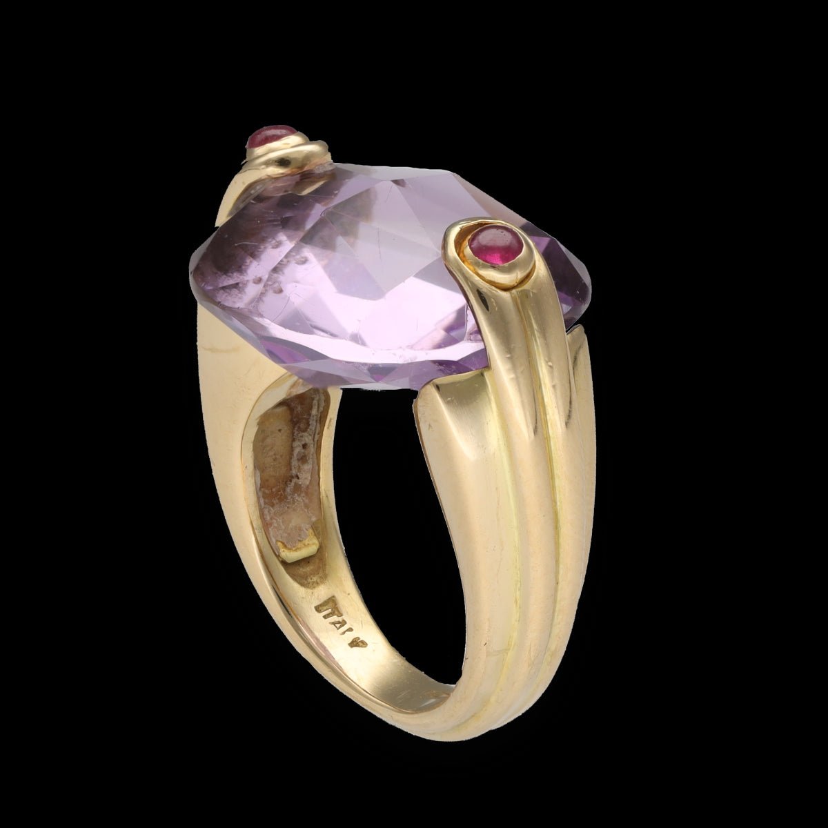 Bague en or jaune 18 Cts massif avec une Améthyste et Rubis cabochons. Taille 47 - 48. - Castafiore