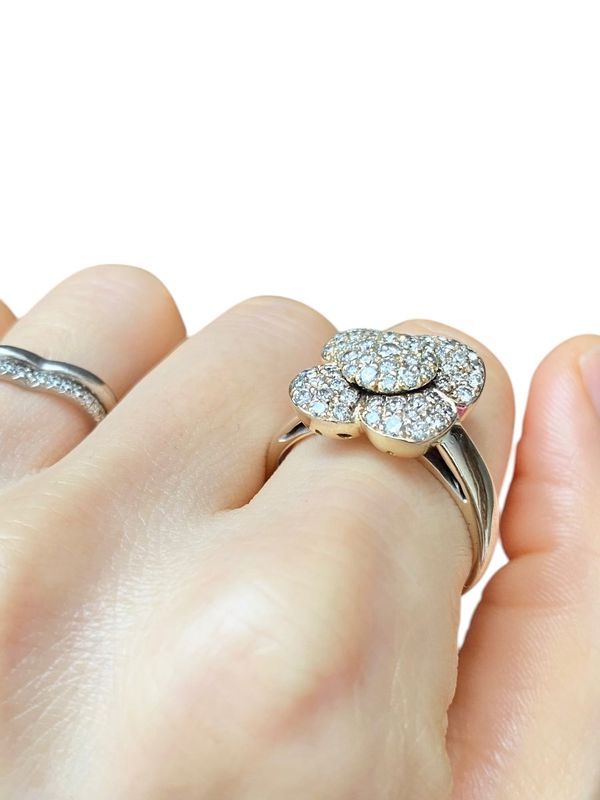 Bague en or jaune 18k en forme de fleur et diamants - Castafiore