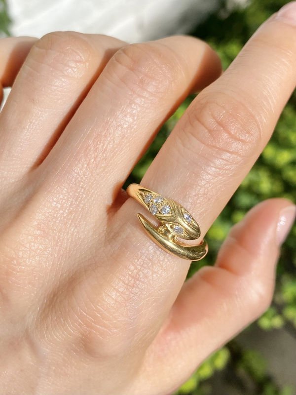 Bague en or jaune 18k en forme de serpent et diamants - Castafiore