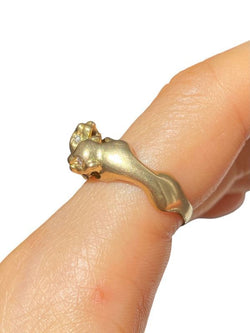 Bague en or jaune 18k représentant l'union de deux panthères - Castafiore