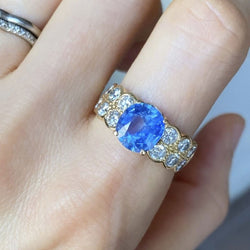 Bague en or jaune 18k sertie d'un saphir de Ceylan non chauffé - Castafiore