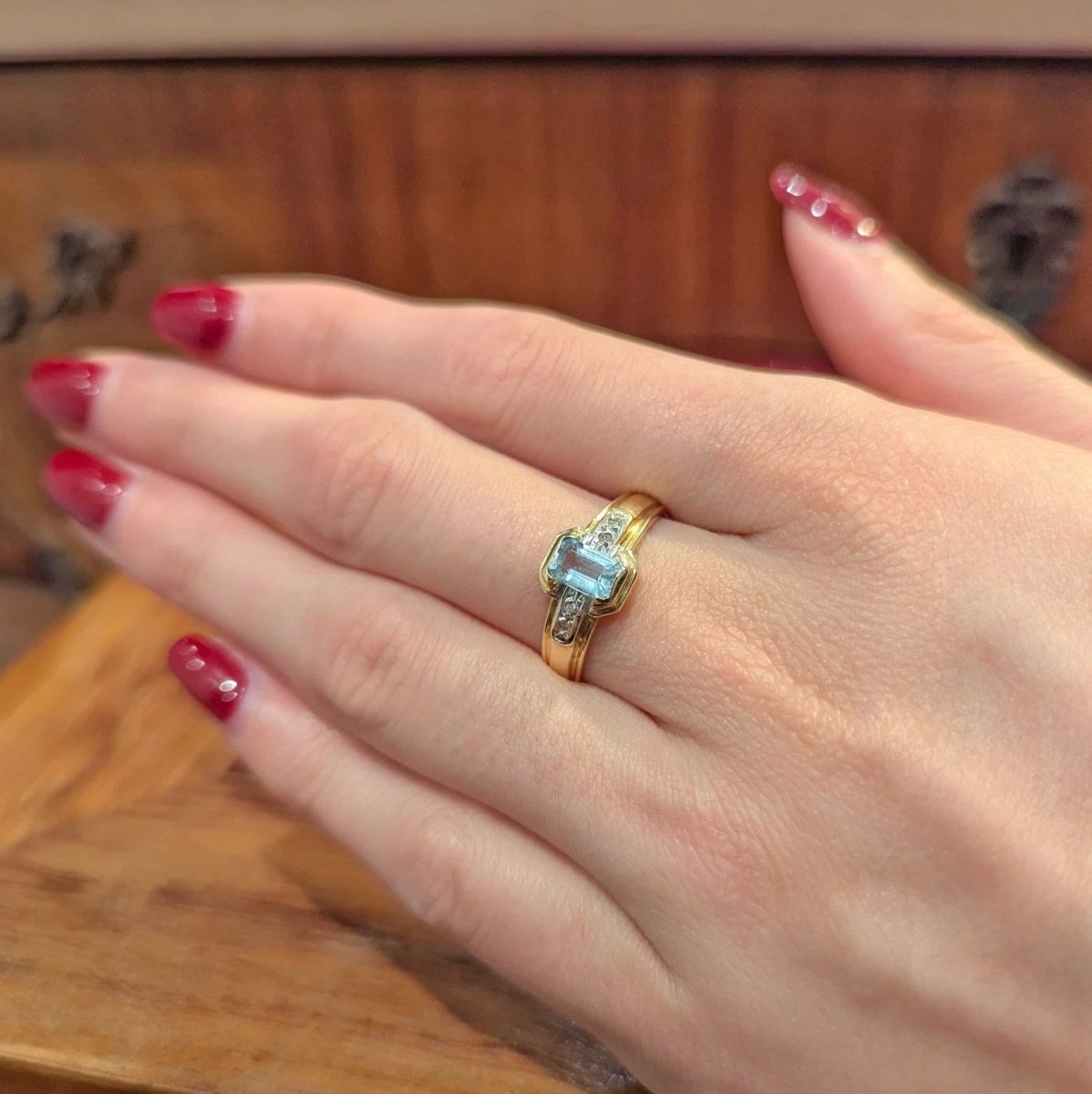 Bague en or jaune, aigue-marine et diamants - Castafiore