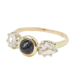 Bague En Or Jaune, Cabochon De Saphir Et Diamants - Castafiore