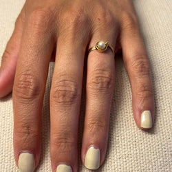 Bague en or jaune carats et perle - Castafiore