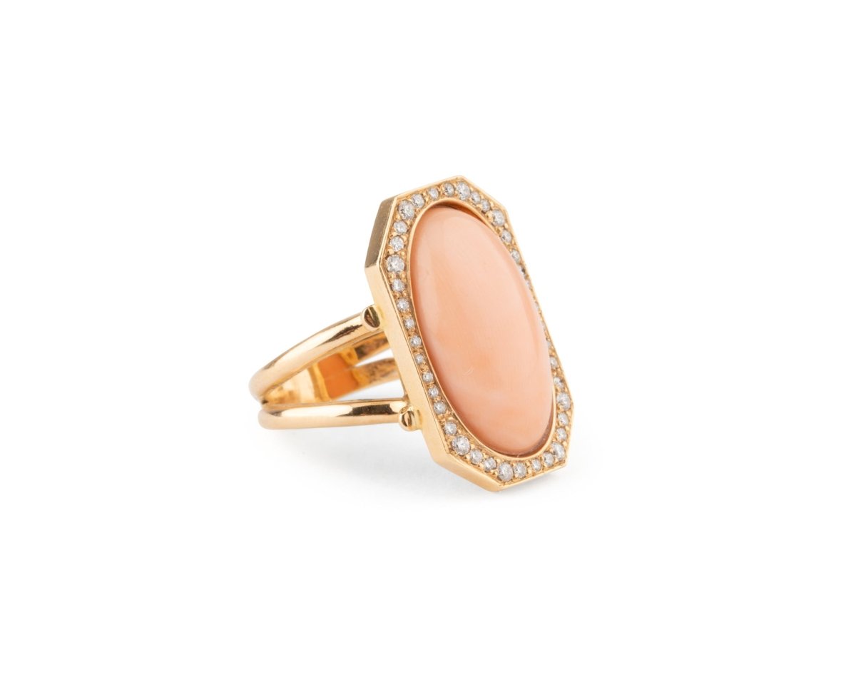 Bague en or jaune, corail et diamants - Castafiore