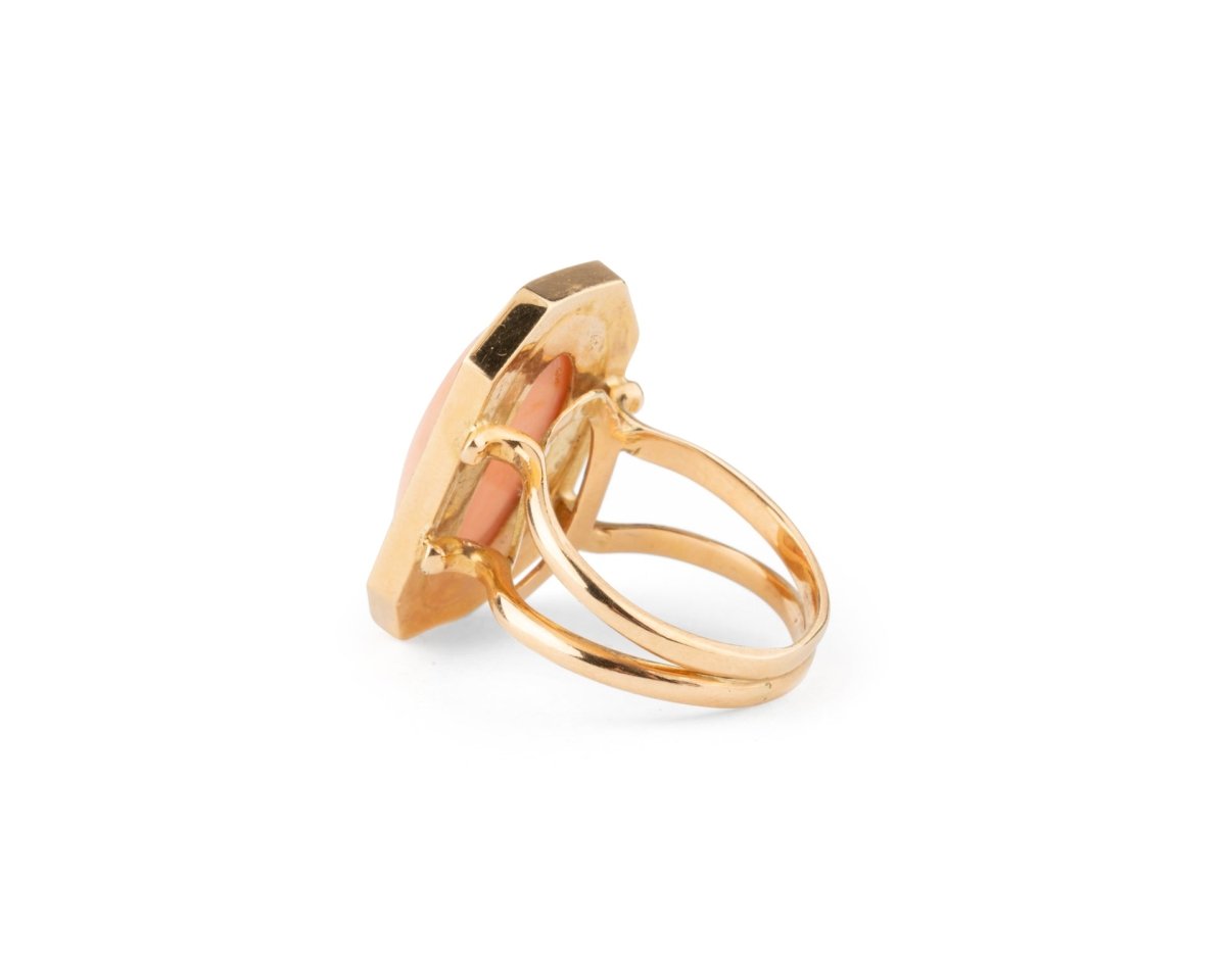 Bague en or jaune, corail et diamants - Castafiore