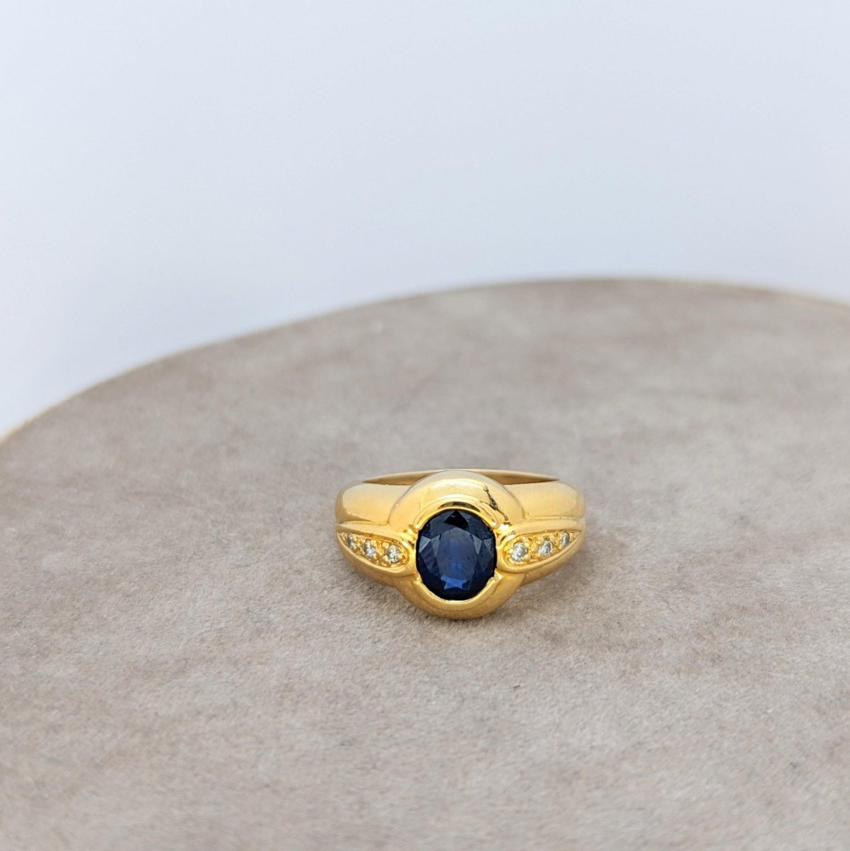 Bague en or jaune diamants et saphir - Castafiore