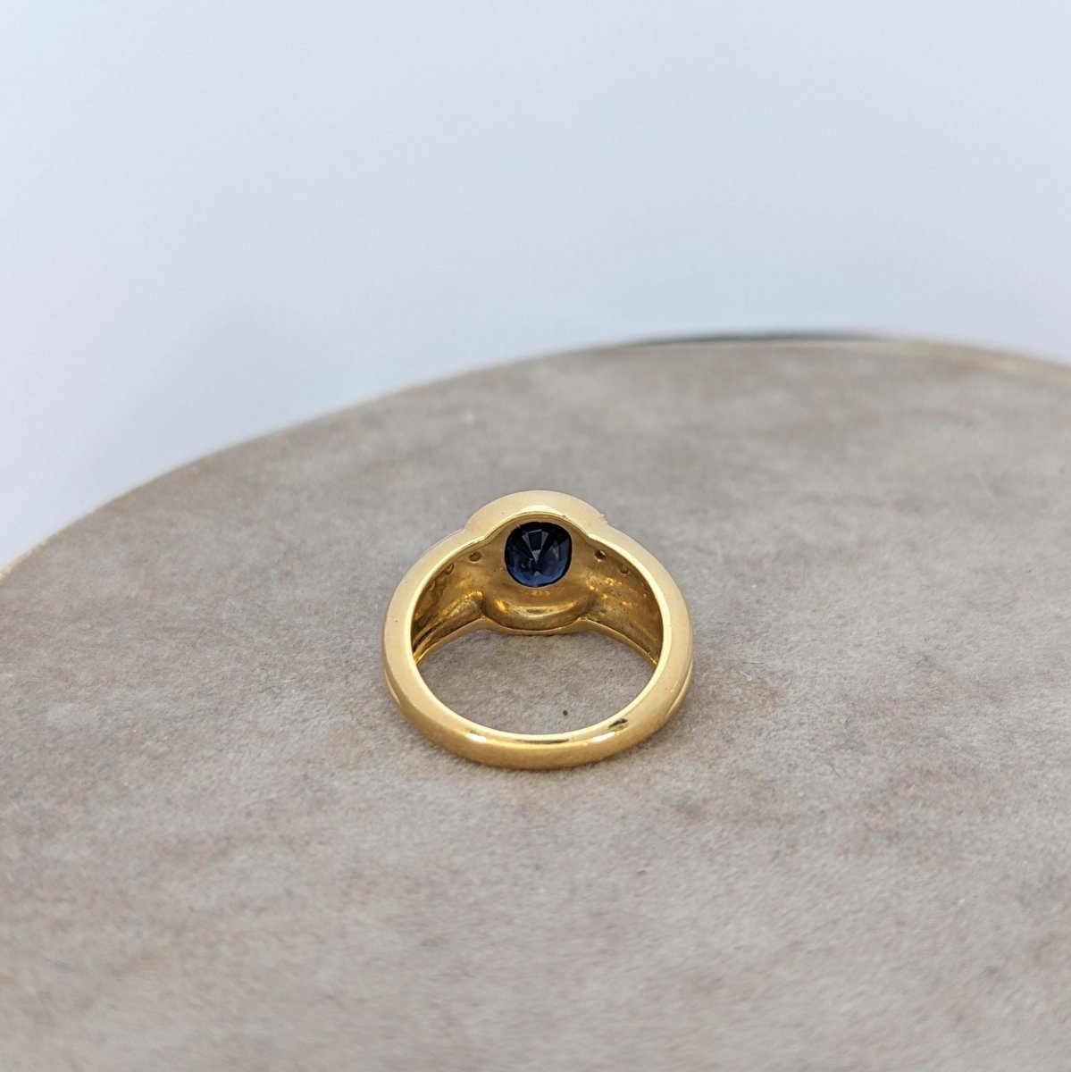 Bague en or jaune diamants et saphir - Castafiore