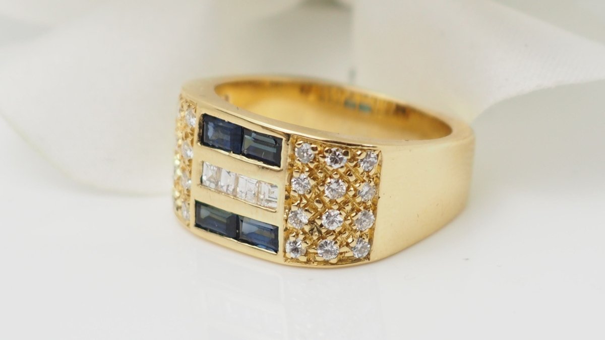 Bague en or jaune, diamants et saphirs - Castafiore