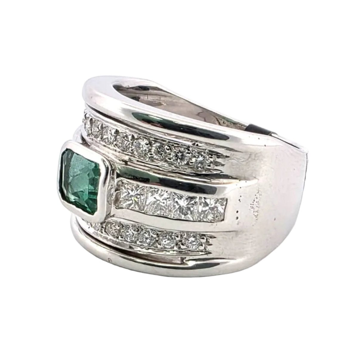 Bague en or jaune, émeraude diamants - Castafiore