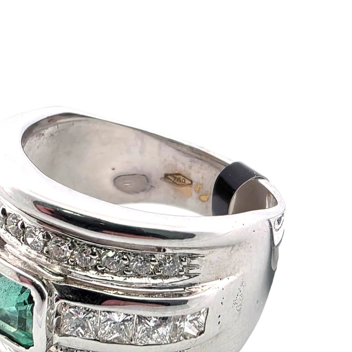 Bague en or jaune, émeraude diamants - Castafiore