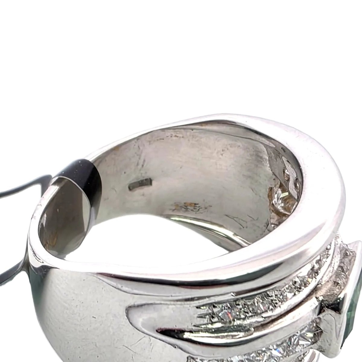 Bague en or jaune, émeraude diamants - Castafiore
