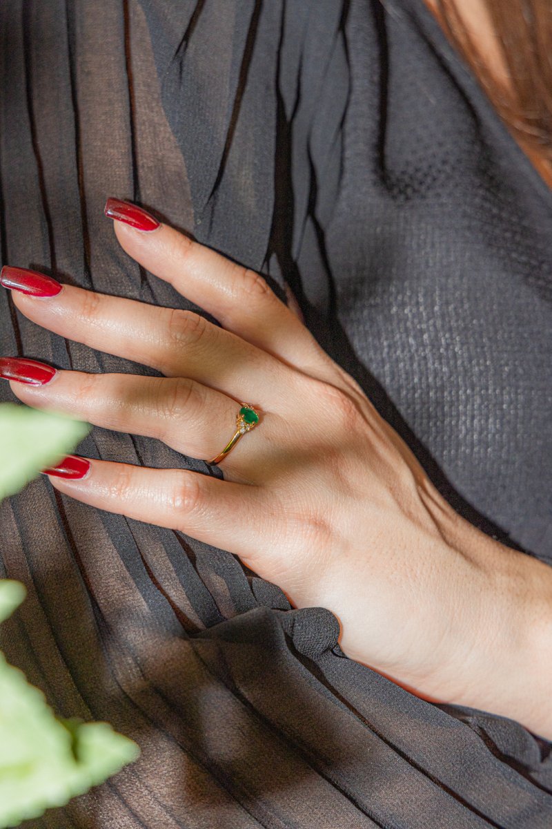 Bague en or jaune, émeraude, et diamant - Castafiore