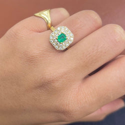 Bague en or jaune, émeraude et diamants - Castafiore