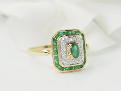 Bague en or jaune, émeraude et diamants - Castafiore