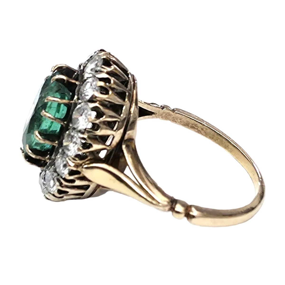 Bague en or jaune, émeraude et diamants - Castafiore