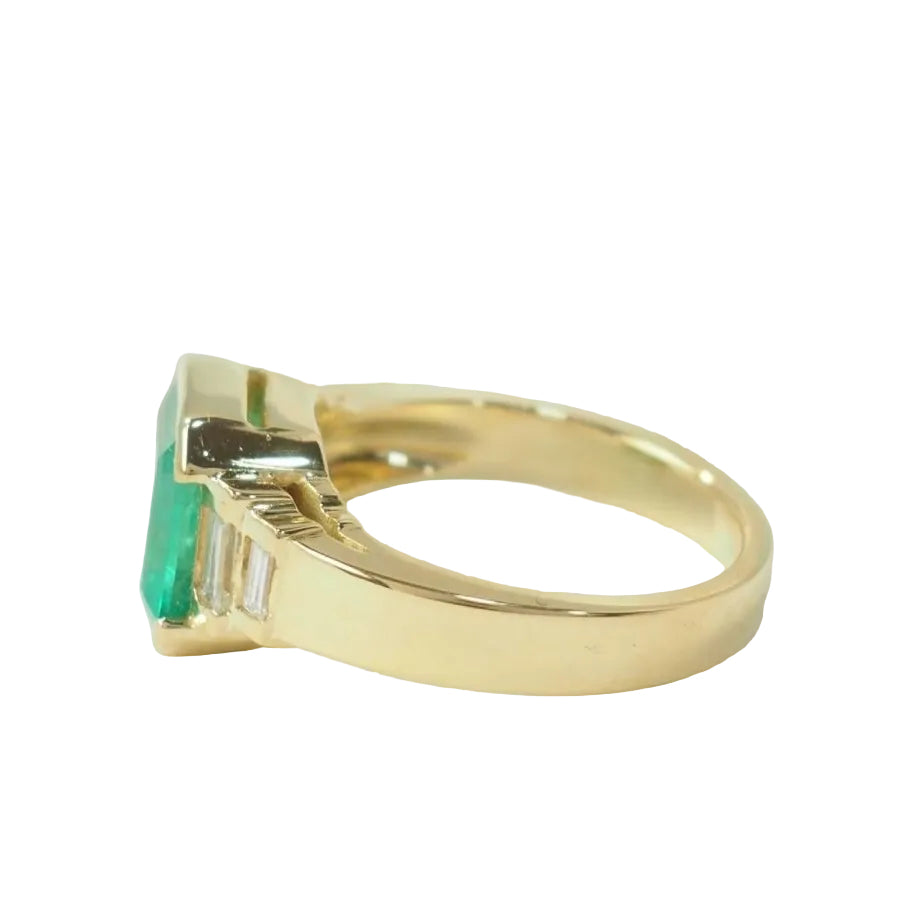 Bague en or jaune, émeraude et diamants - Castafiore