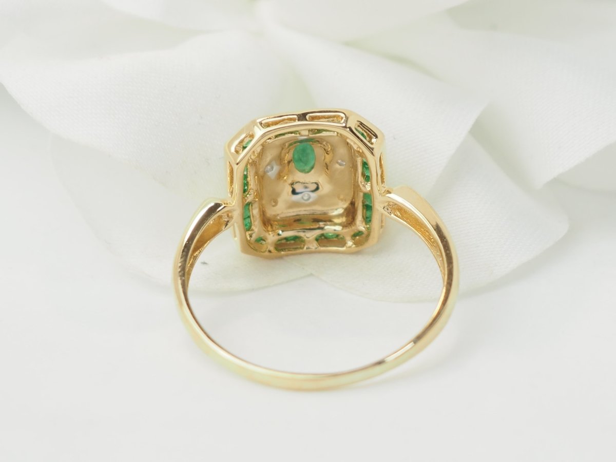 Bague en or jaune, émeraude et diamants - Castafiore