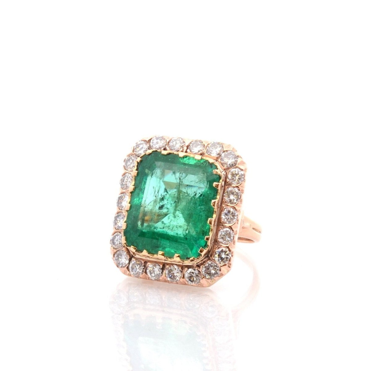Bague en or jaune, émeraude et diamants - Castafiore