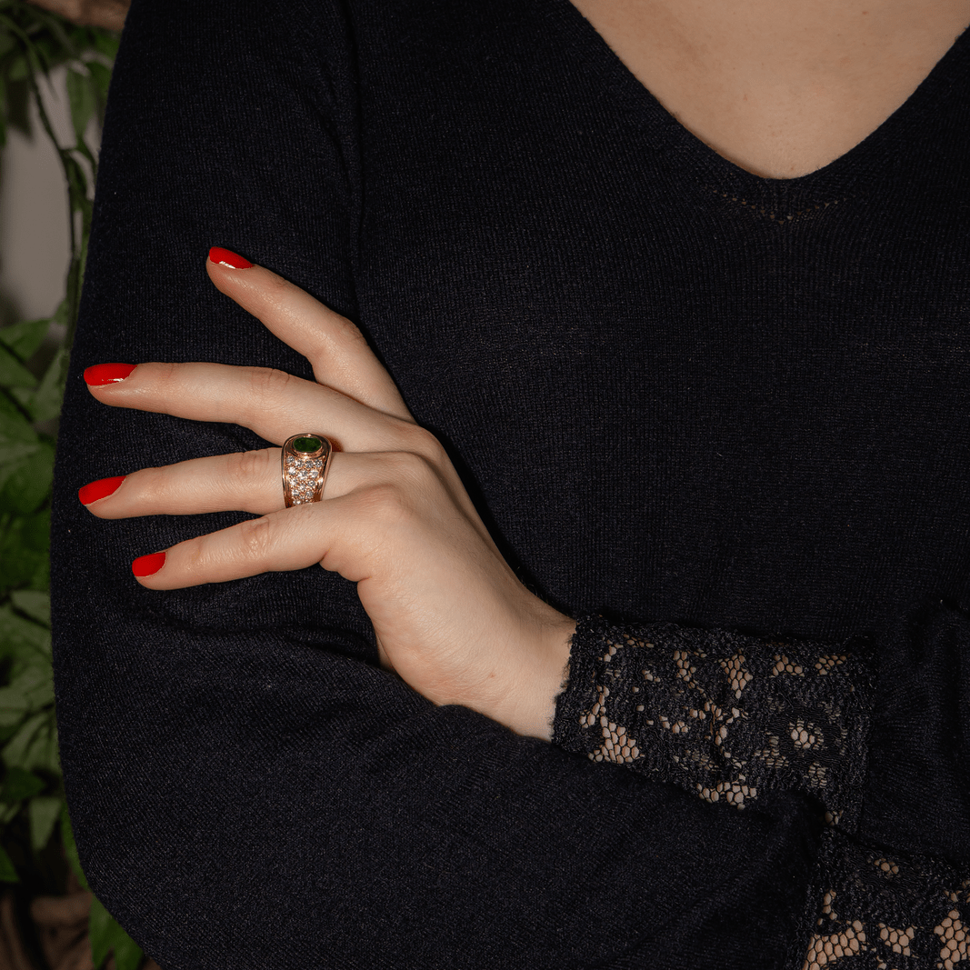 Bague en or jaune, émeraude et diamants - Castafiore