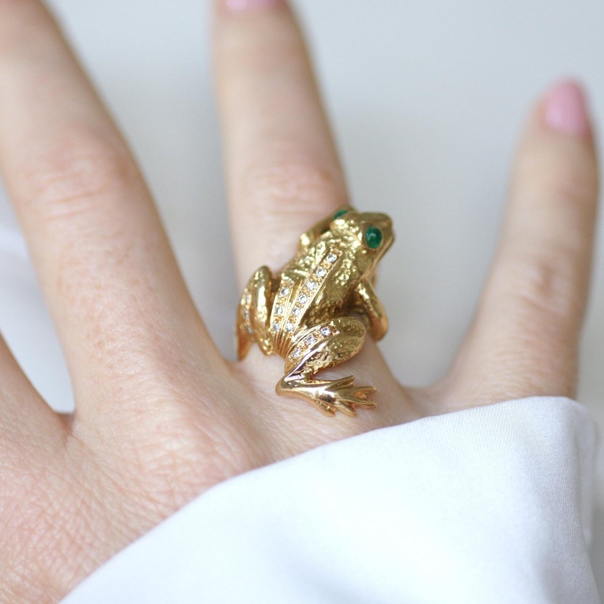 Bague en or jaune, émeraude, et diamants - Castafiore