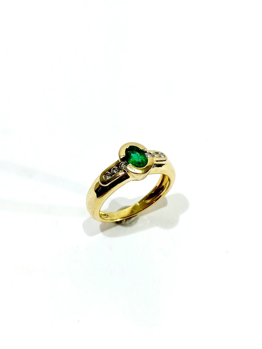 Bague en or jaune, émeraude et diamants - Castafiore