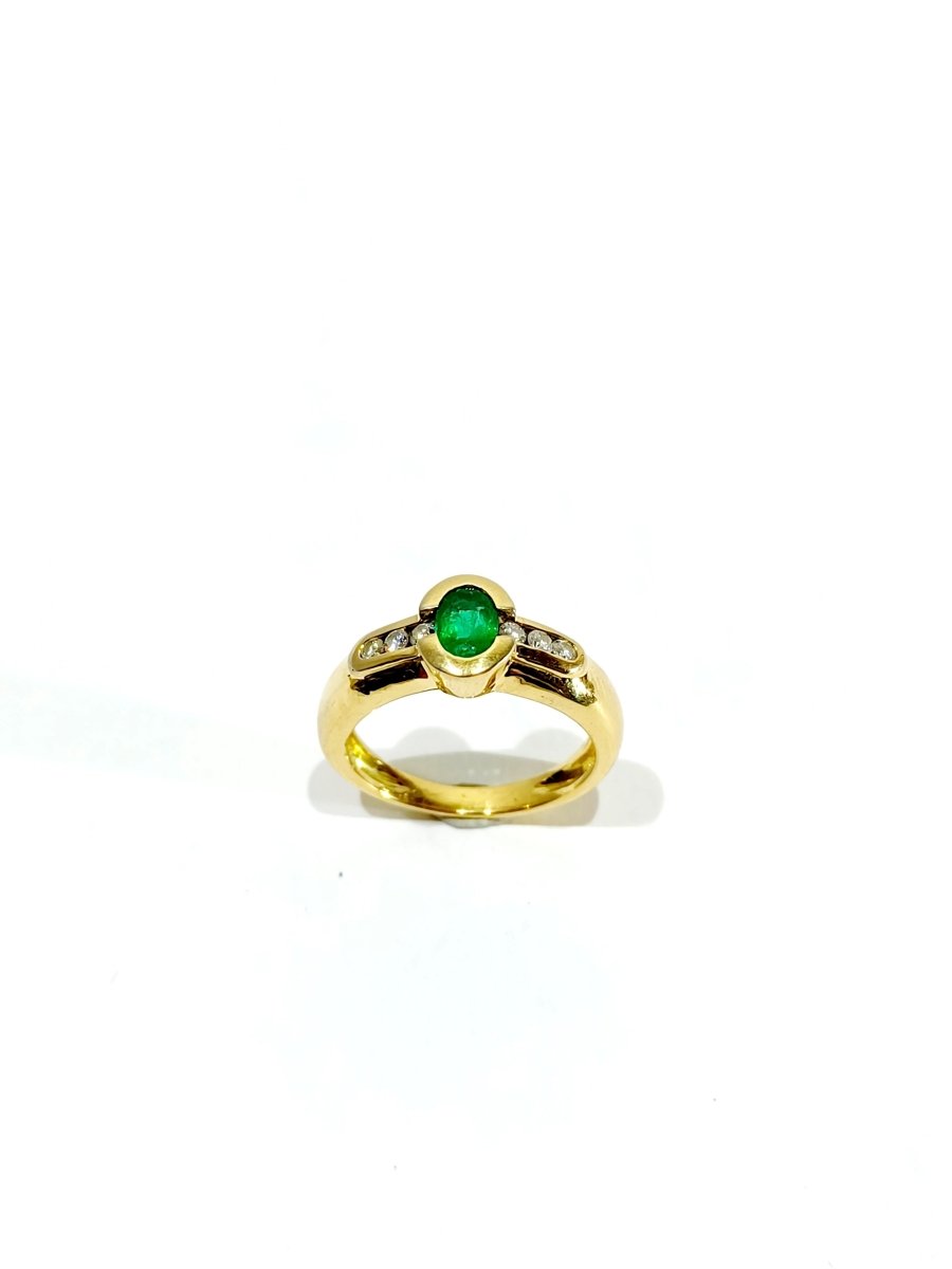 Bague en or jaune, émeraude et diamants - Castafiore