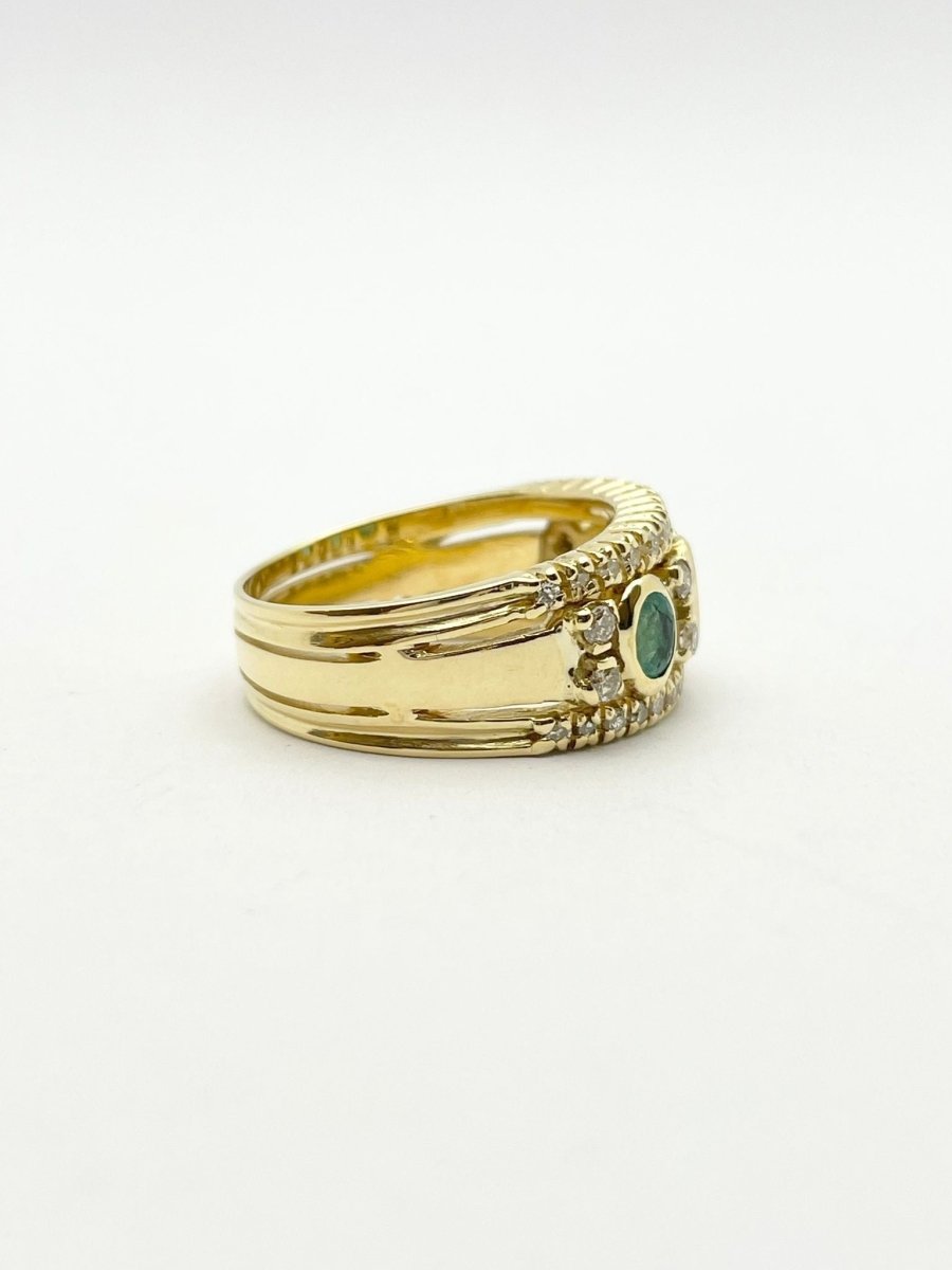 Bague en or jaune, émeraudes et diamants - Castafiore